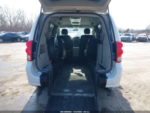 Dodge Grand Caravan Crew Image 18