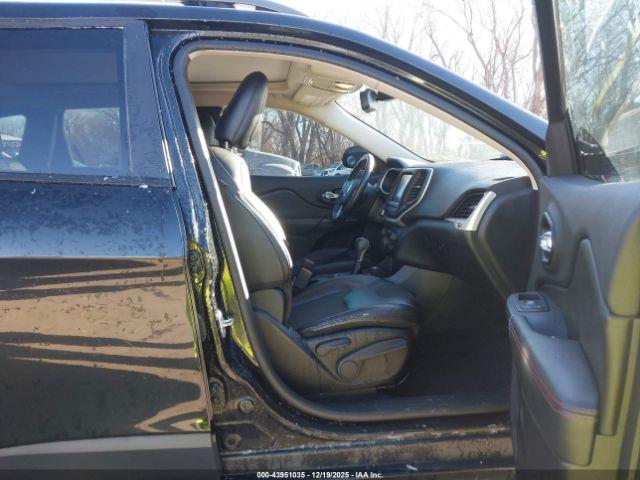 Jeep Cherokee Trailhawk Image 6