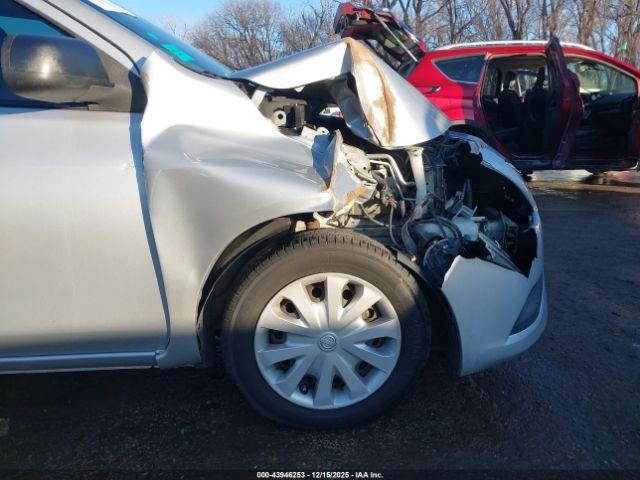 Nissan Versa 1.6 S+ Image 4