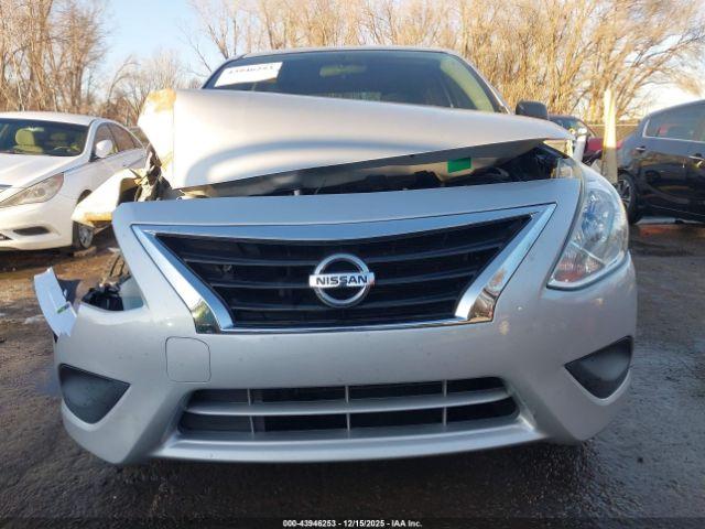 Nissan Versa 1.6 S+ Image 14