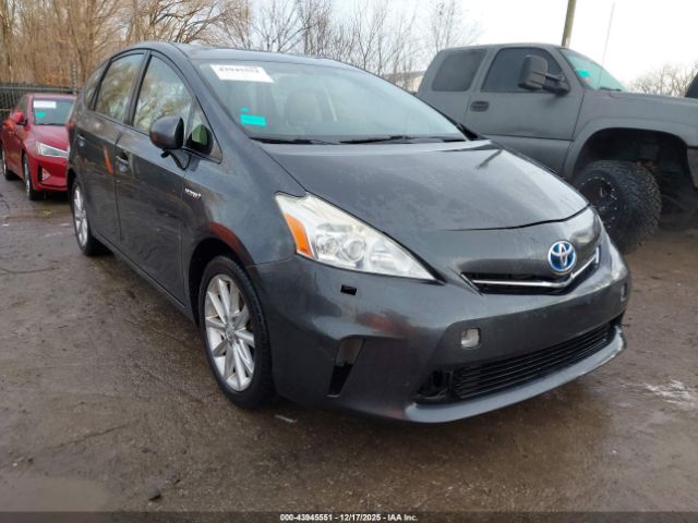 Toyota Prius v Five Image 1