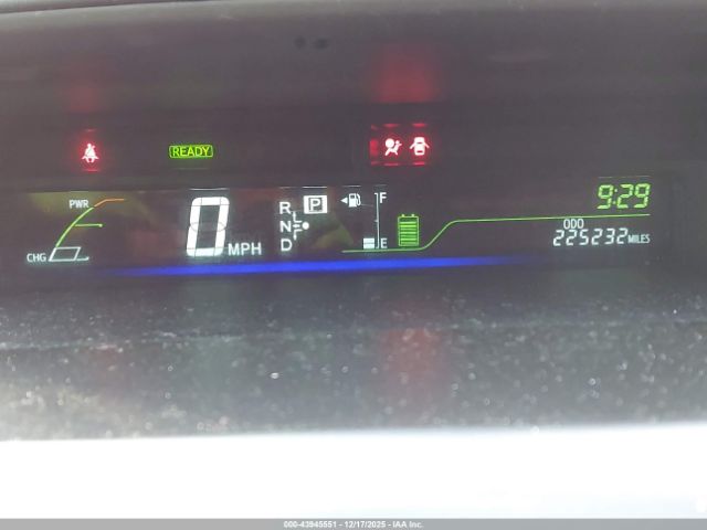 Toyota Prius v Five Image 6