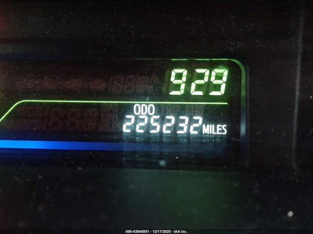 Toyota Prius v Five Image 17