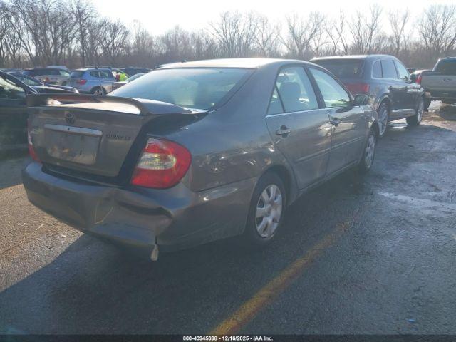 Toyota Camry Le Image 15