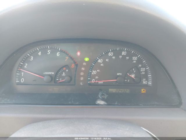 Toyota Camry Le Image 16