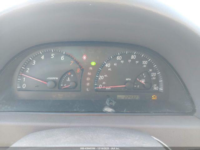 Toyota Camry Le Image 16