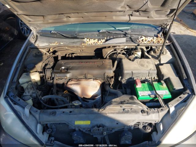 Toyota Camry Le Image 8