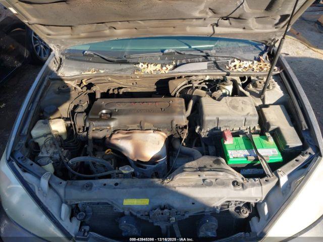 Toyota Camry Le Image 8