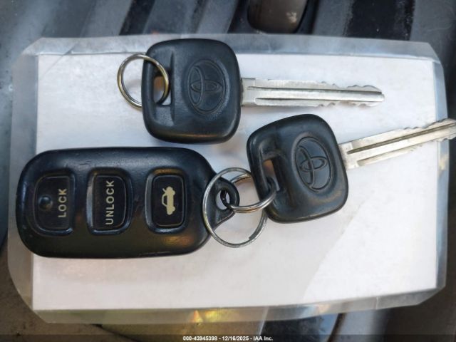 Toyota Camry Le Image 2