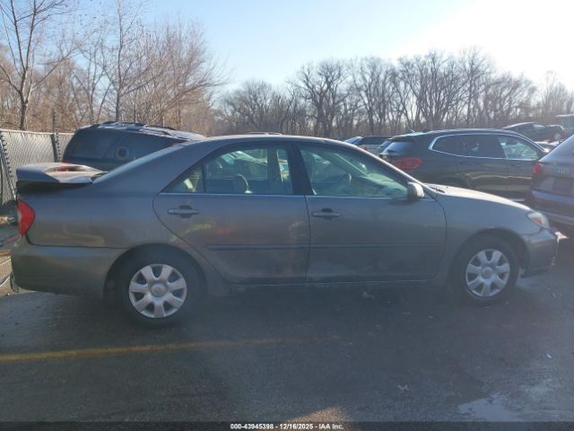 Toyota Camry Le Image 5