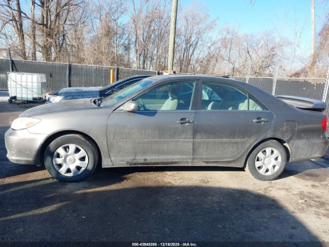 Toyota Camry Le Image 7