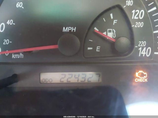 Toyota Camry Le Image 9