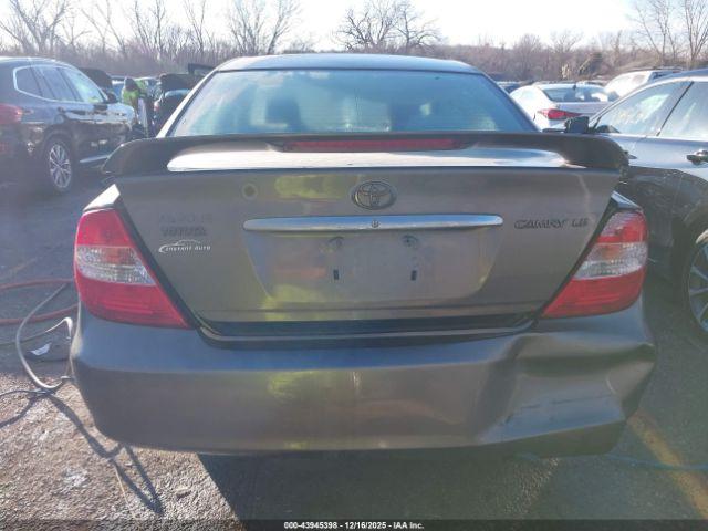 Toyota Camry Le Image 4