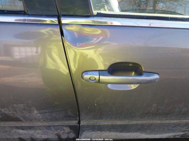 Toyota Camry Le Image 12