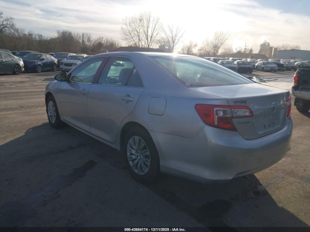 Toyota Camry Le Image 6