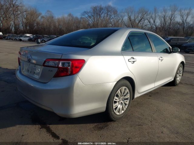 Toyota Camry Le Image 5