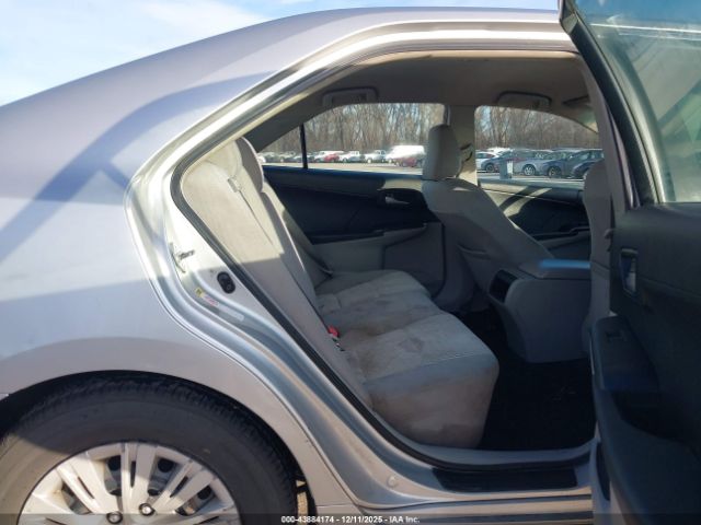 Toyota Camry Le Image 16