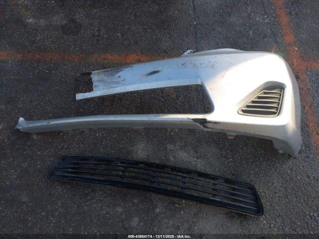 Toyota Camry Le Image 17