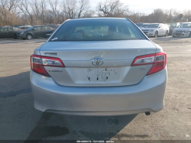 Toyota Camry Le Image 14