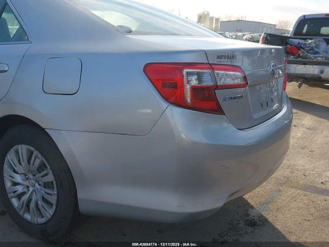 Toyota Camry Le Image 15