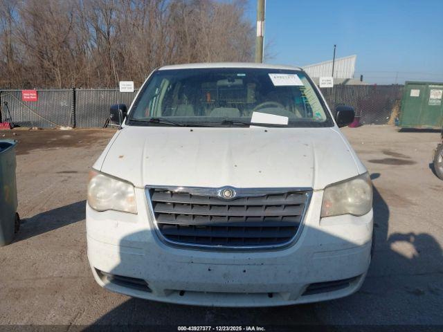 Chrysler Town & Country Lx Image 7