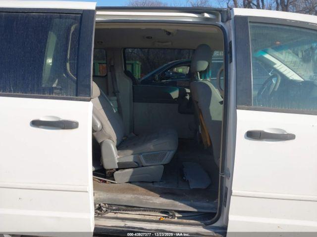 Chrysler Town & Country Lx Image 10