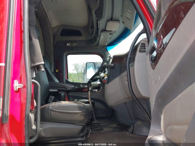 Peterbilt 579 Image 7