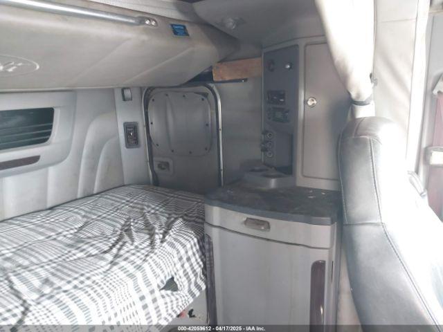 Peterbilt 579 Image 13