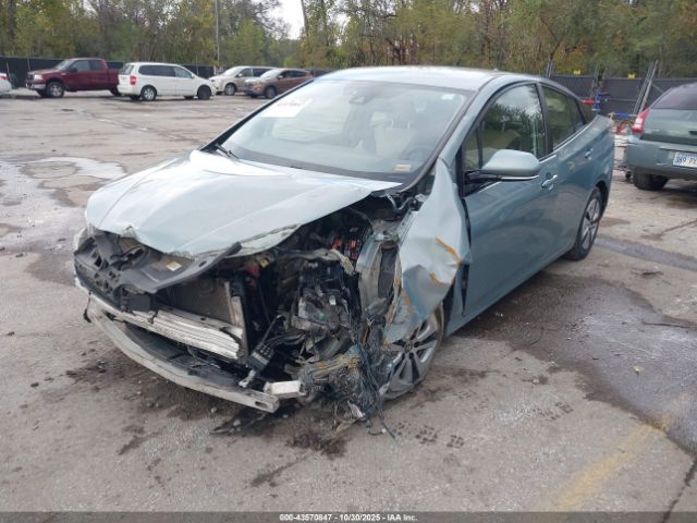 Toyota Prius Two Eco Image 6