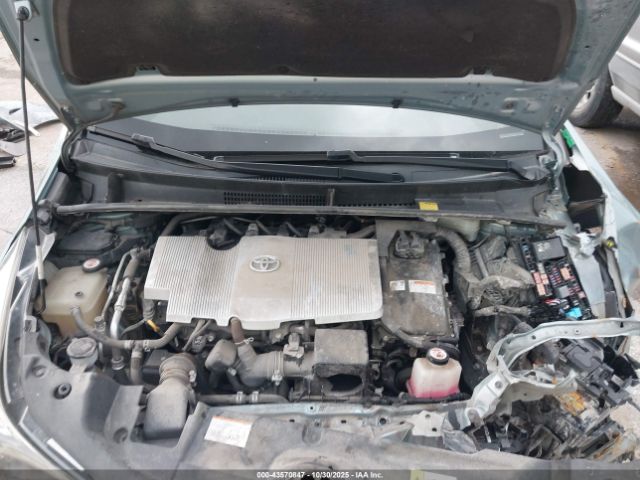 Toyota Prius Two Eco Image 12