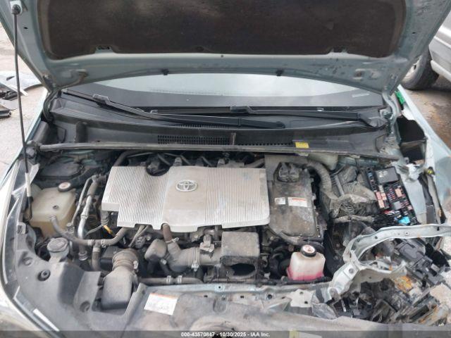 Toyota Prius Two Eco Image 12