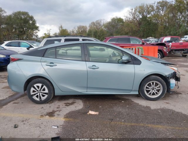 Toyota Prius Two Eco Image 16