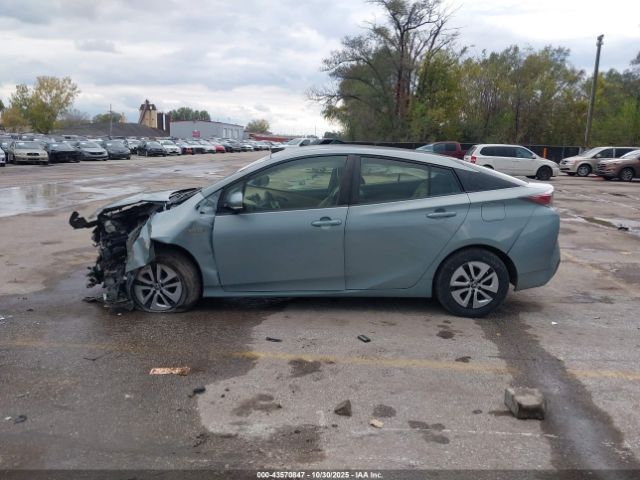 Toyota Prius Two Eco Image 9