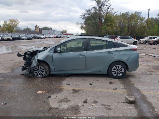 Toyota Prius Two Eco Image 9