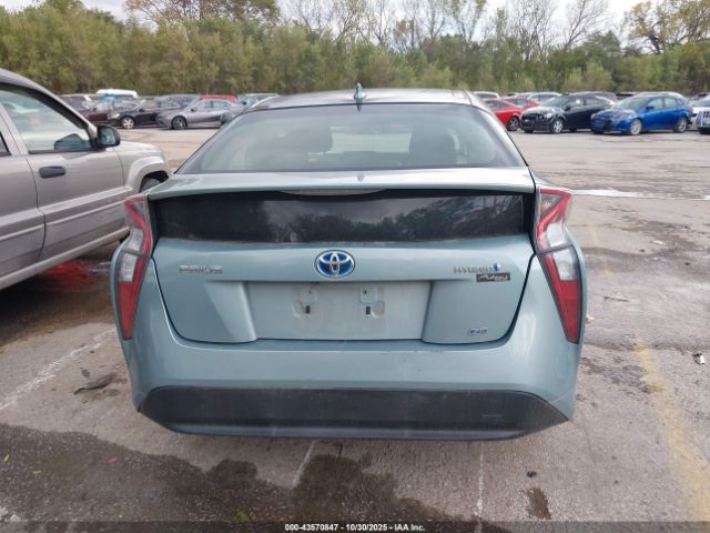 Toyota Prius Two Eco Image 14