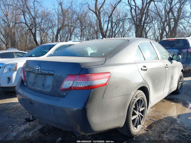 Toyota Camry Le Image 3