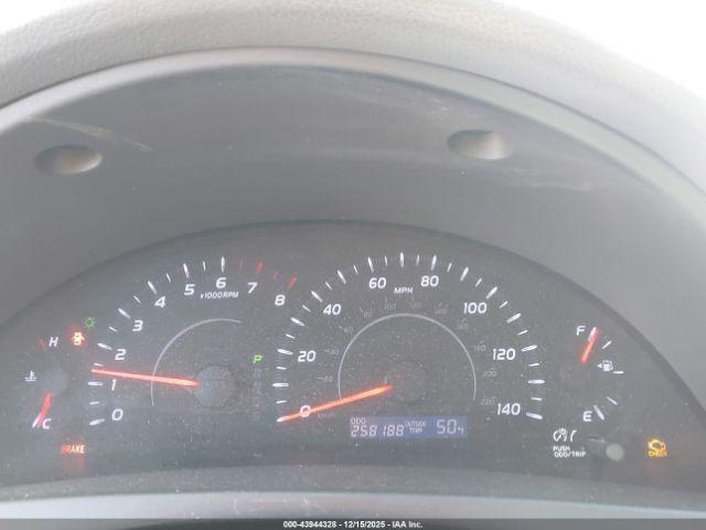 Toyota Camry Le Image 4