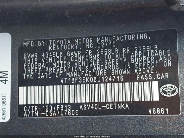 Toyota Camry Le Image 8