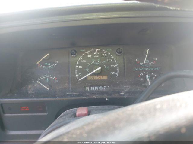 Ford Econoline E150 Van Image 10