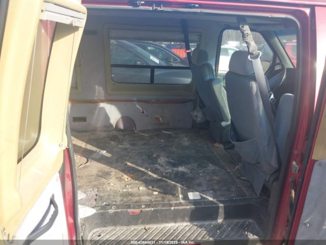 Ford Econoline E150 Van Image 4