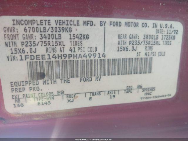 Ford Econoline E150 Van Image 5