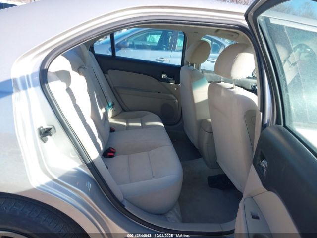 Ford Fusion S Image 5