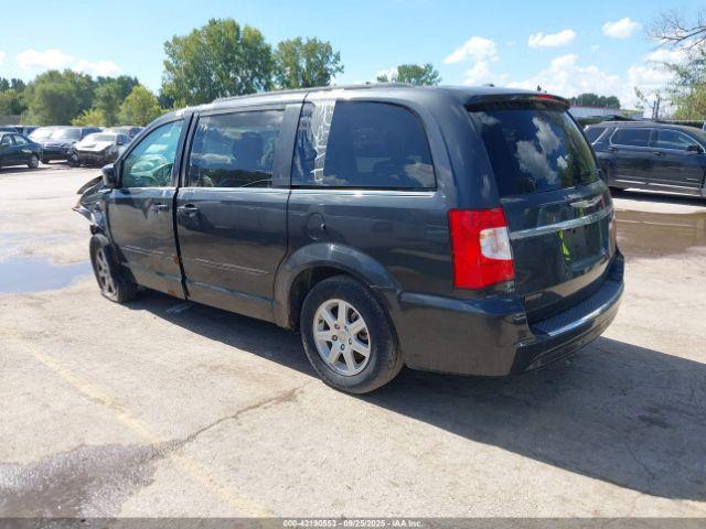 Chrysler Town & Country Touring Image 6