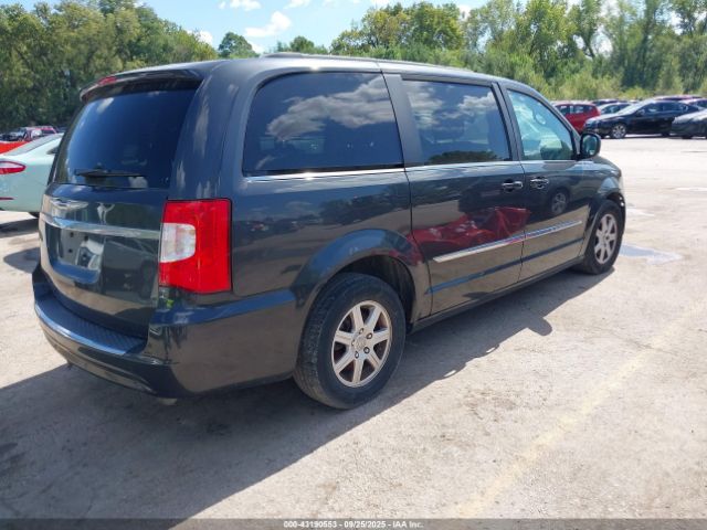 Chrysler Town & Country Touring Image 12