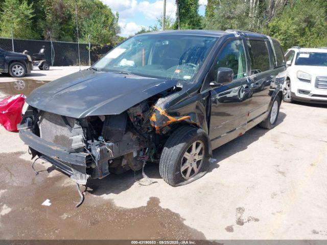 Chrysler Town & Country Touring Image 4