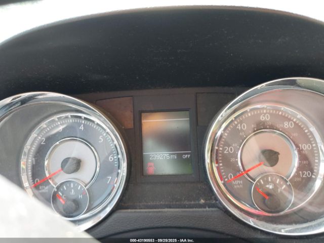 Chrysler Town & Country Touring Image 5