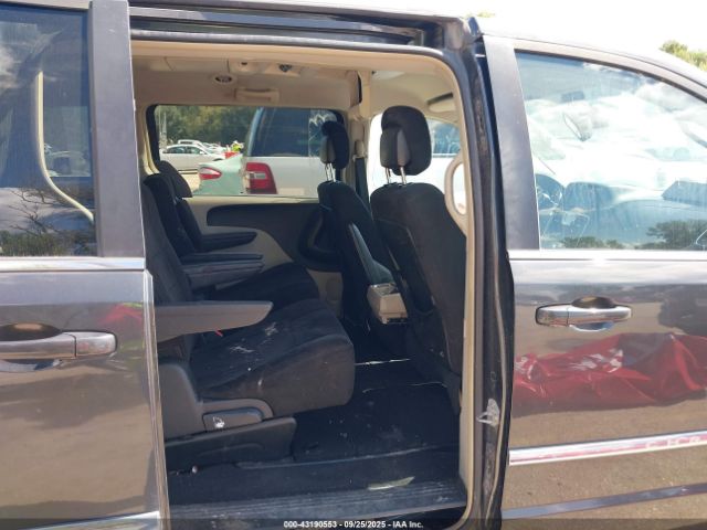 Chrysler Town & Country Touring Image 3