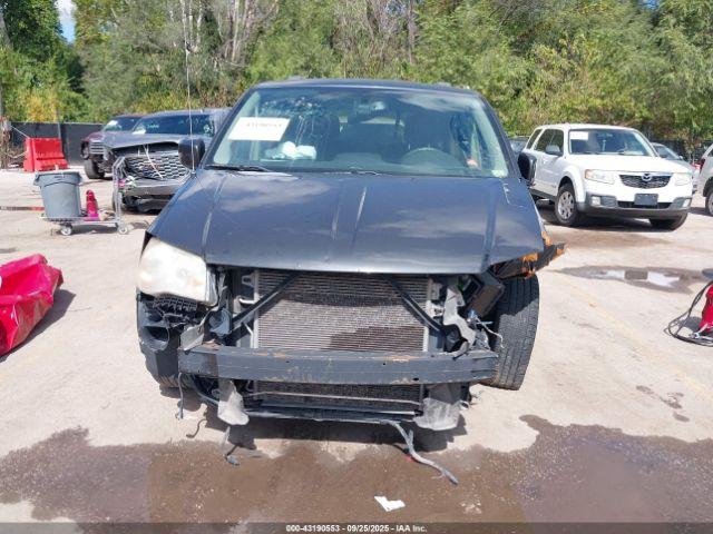 Chrysler Town & Country Touring Image 9