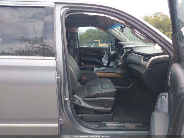 GMC Yukon Denali Image 3