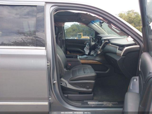 GMC Yukon Denali Image 3